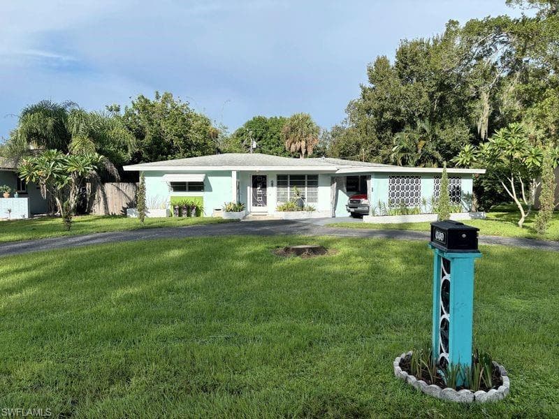 142 Palm Tree LN FORT MYERS, FL 33905
