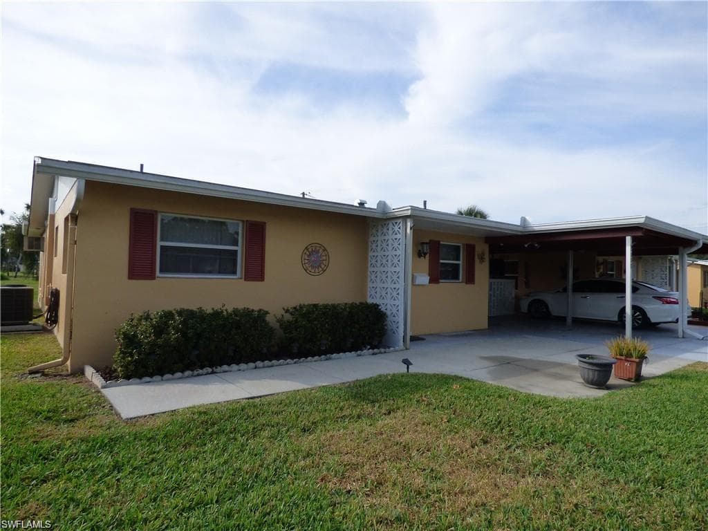 2200 Orchid RD LEHIGH ACRES, FL 33936