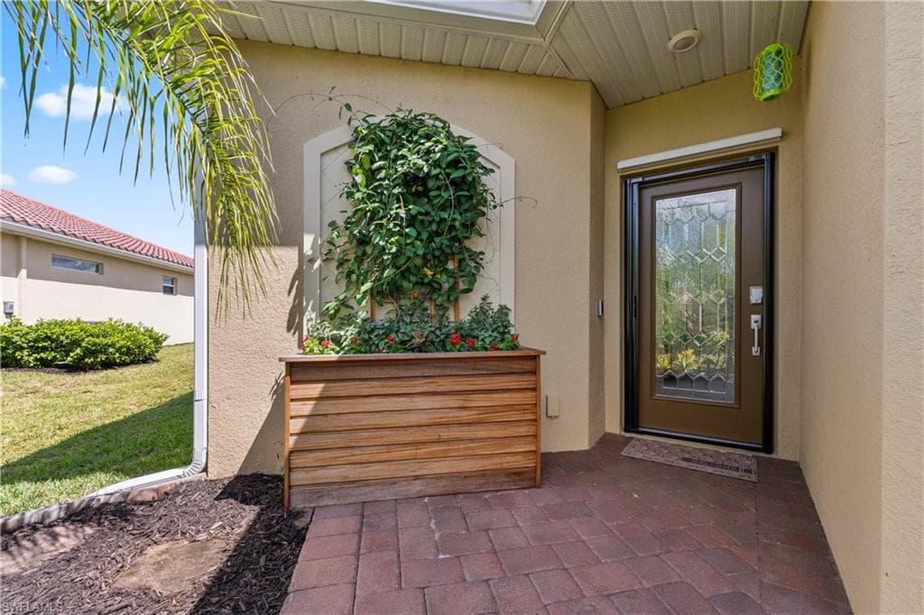 2656 Vine AVE NAPLES, FL 34120