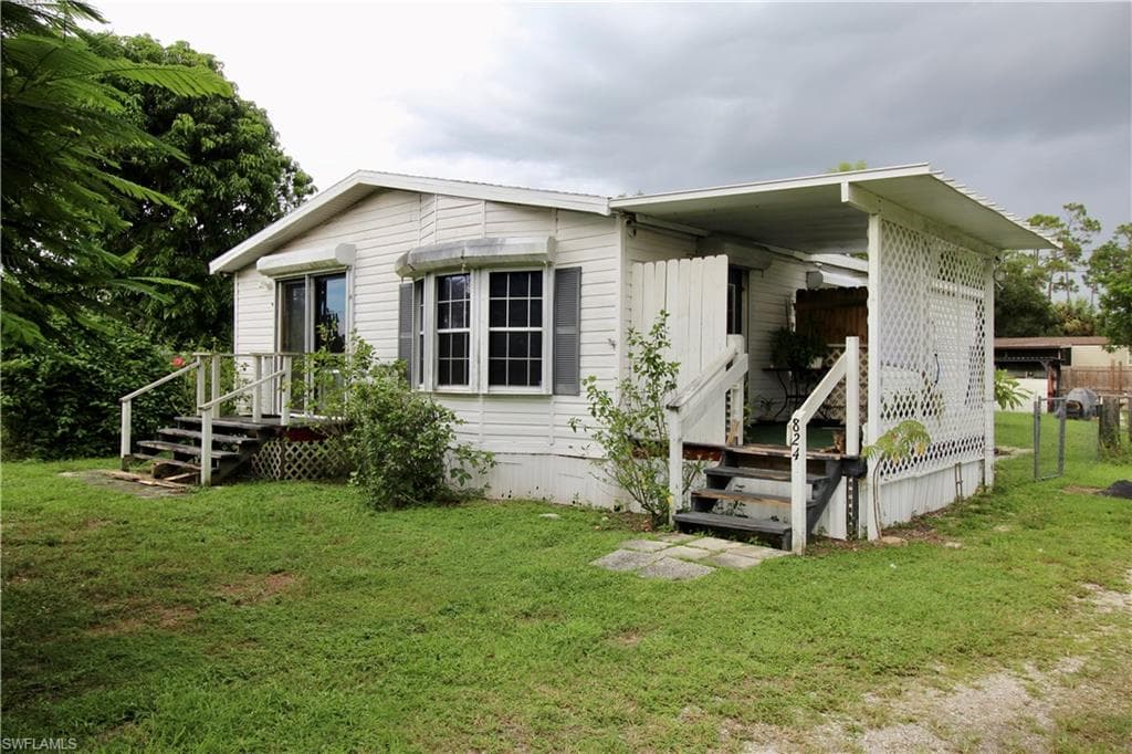 8243 Nault RD NORTH FORT MYERS, FL 33917