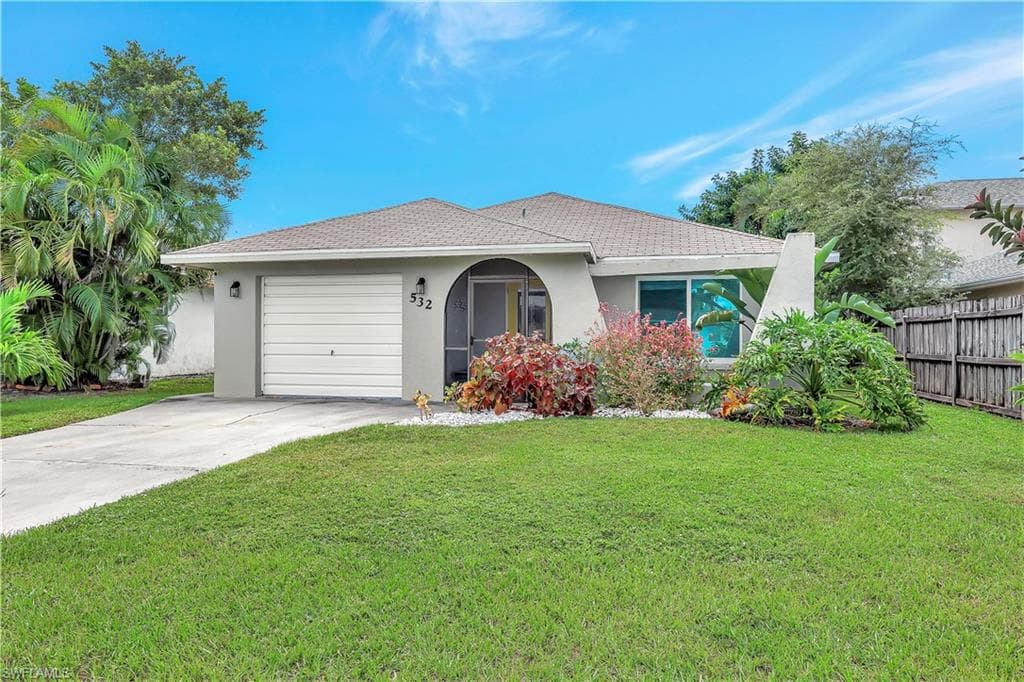 532 99th AVE N NAPLES, FL 34108