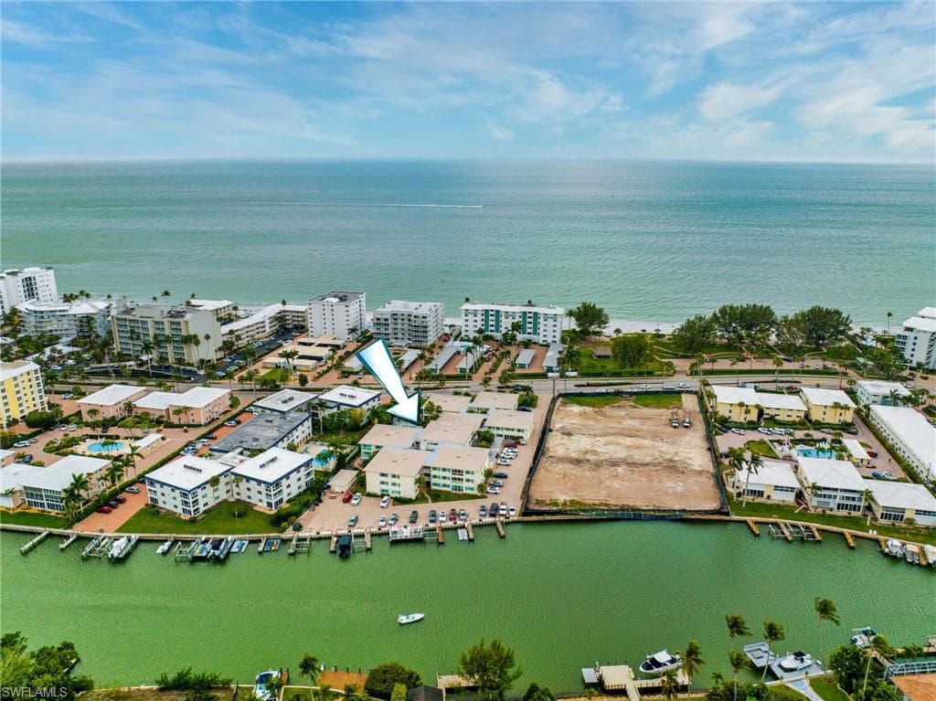 1950 Gulf Shore BLVD N 113 NAPLES, FL 34102