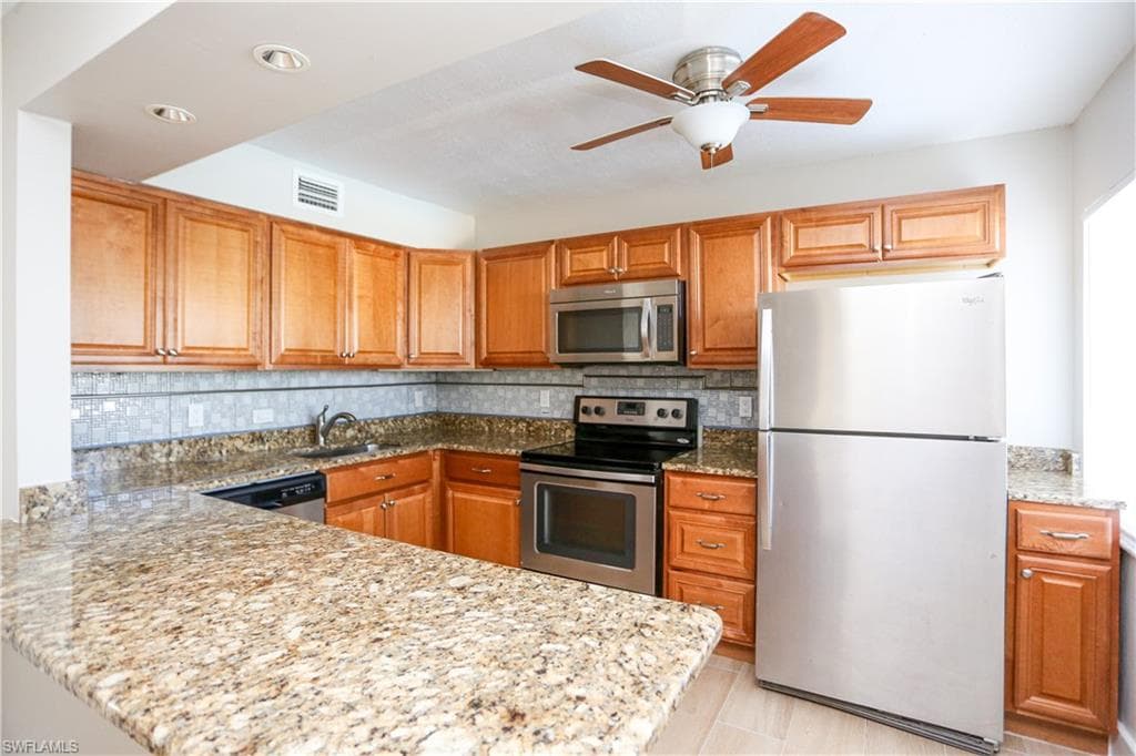 2102 Alamanda DR 104 NAPLES, FL 34102