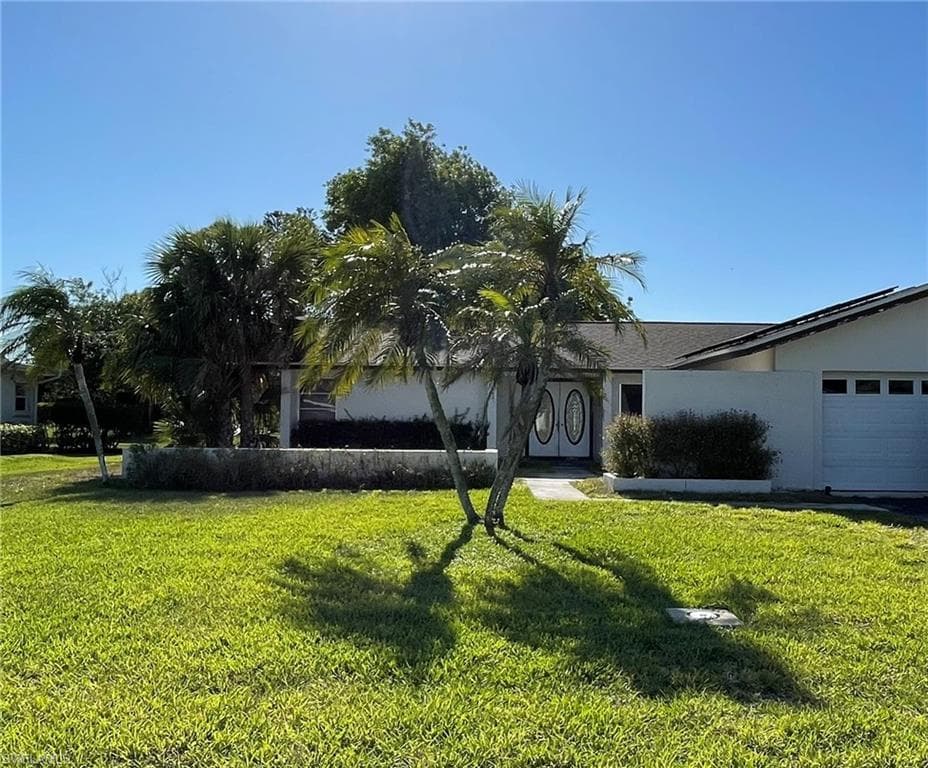 547 Eastwood DR NAPLES, FL 34110