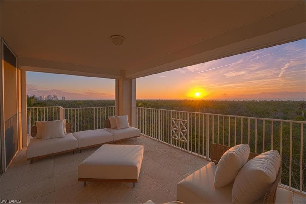 6597 Nicholas BLVD 601 NAPLES, FL 34108