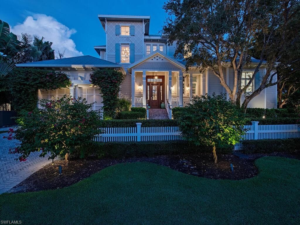 1975 Gulf Shore BLVD S NAPLES, FL 34102