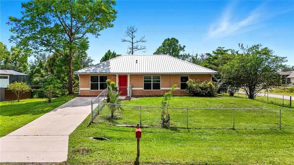 3102 12th ST LEHIGH ACRES, FL 33972