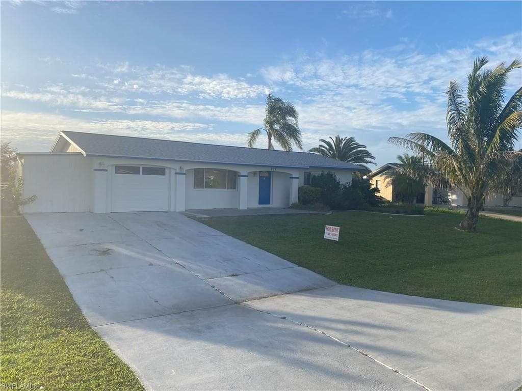 221 Redcliff AVE LEHIGH ACRES, FL 33936