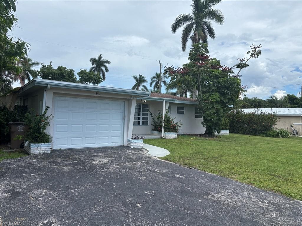 1551 Passaic AVE FORT MYERS, FL 33901