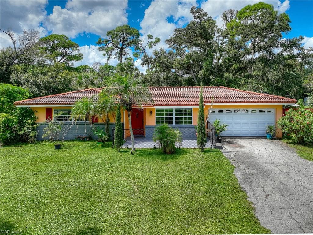 200 Herron RD NORTH FORT MYERS, FL 33903