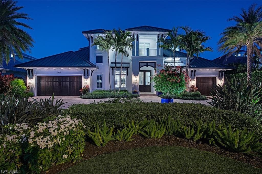 2135 SNOOK DR NAPLES, FL 34102
