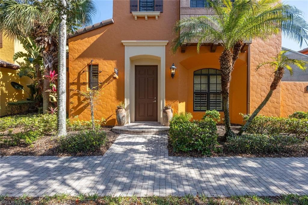 9106 Chula Vista ST 115 NAPLES, FL 34113