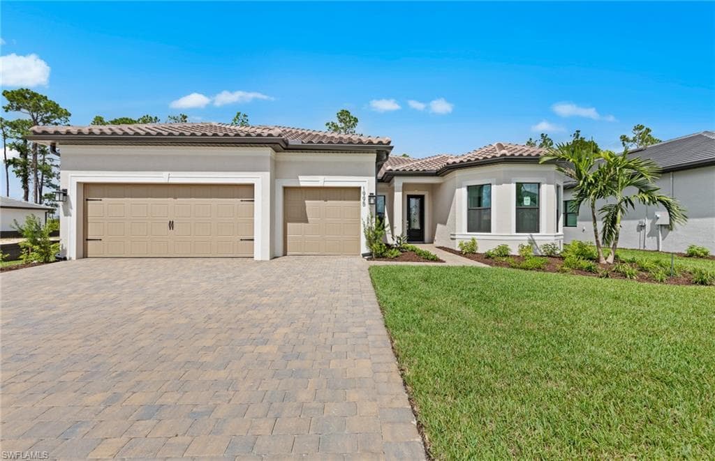 1995 Don Benito WAY NAPLES, FL 34120