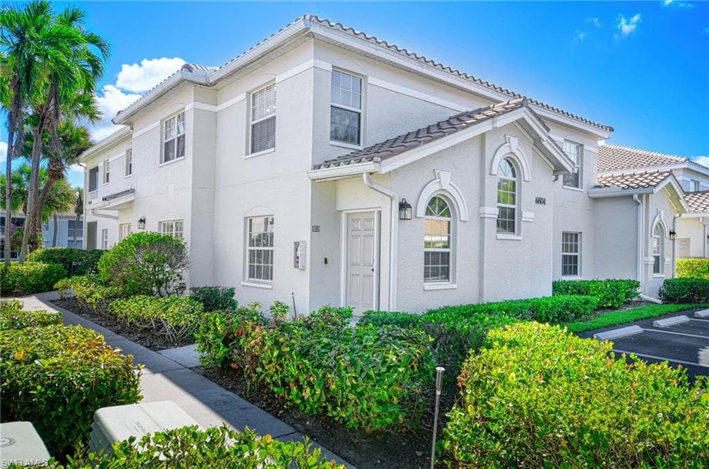 6804 Satinleaf RD S 101 NAPLES, FL 34109