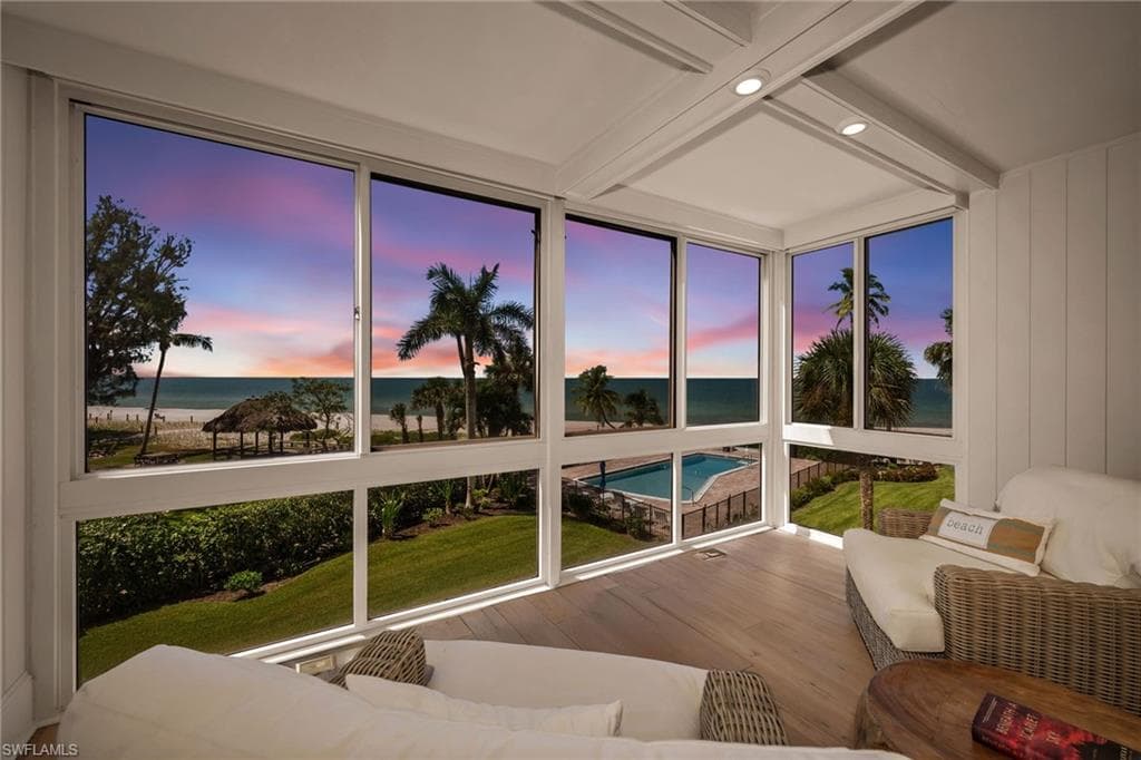 2121 Gulf Shore BLVD N 206 NAPLES, FL 34102