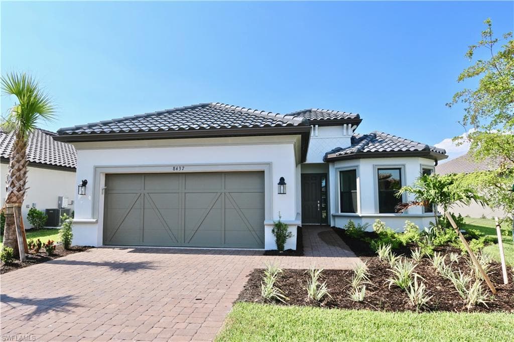 8437 Rosa CT NAPLES, FL 34114