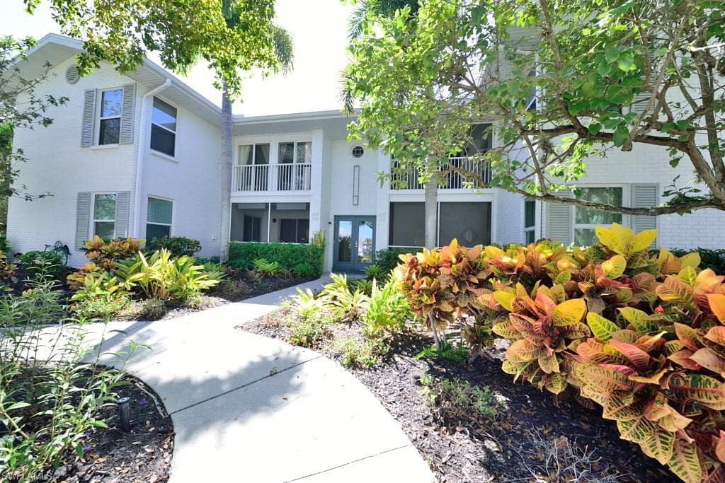 800 Golf DR 207 NAPLES, FL 34102