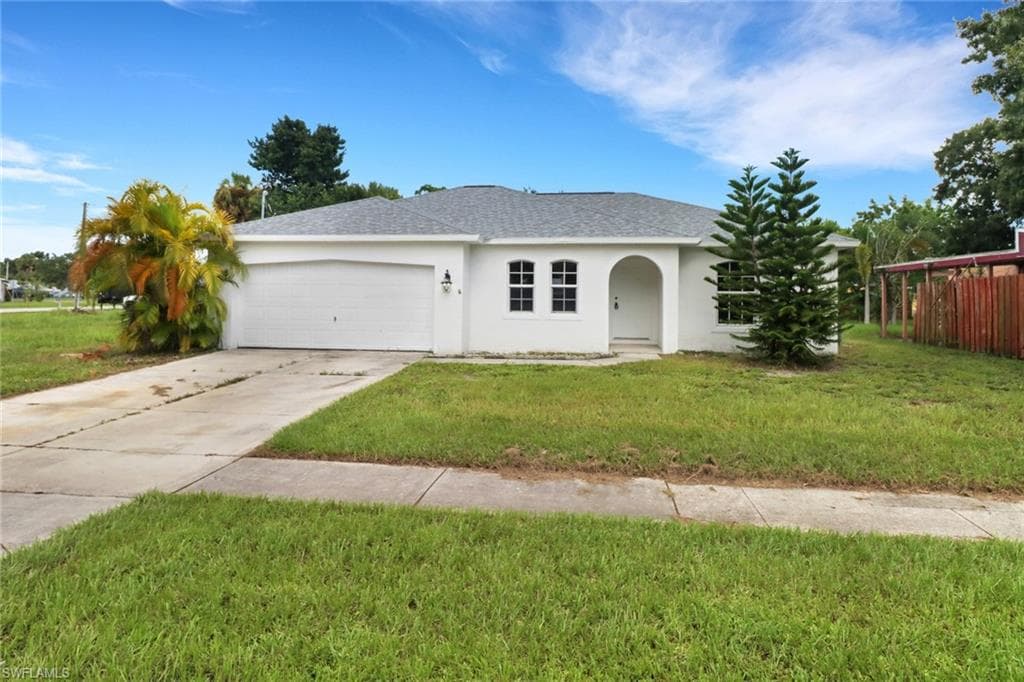 992 Tropical Palm AVE NORTH FORT MYERS, FL 33903