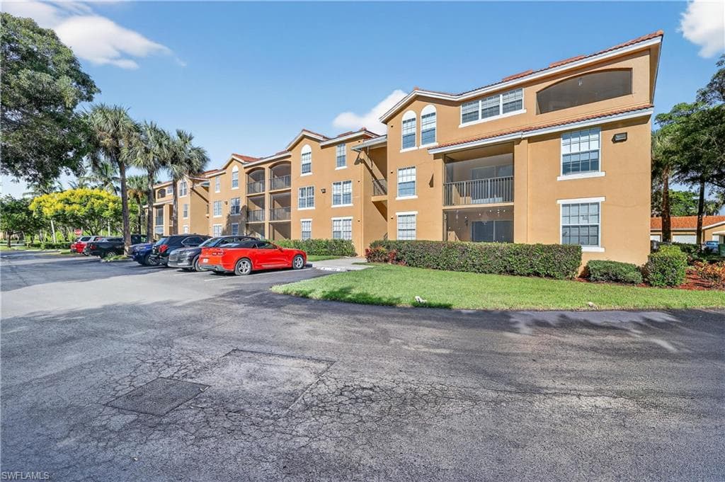 8735 River Homes LN 6306 BONITA SPRINGS, FL 34135