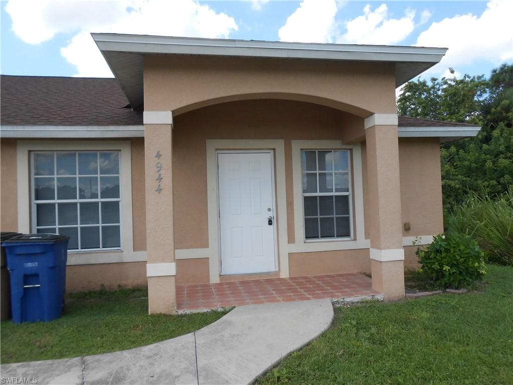 4944 Golfview BLVD LEHIGH ACRES, FL 33973