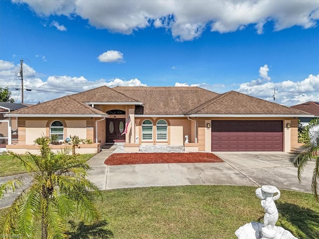 1622 Country Club PKWY LEHIGH ACRES, FL 33936
