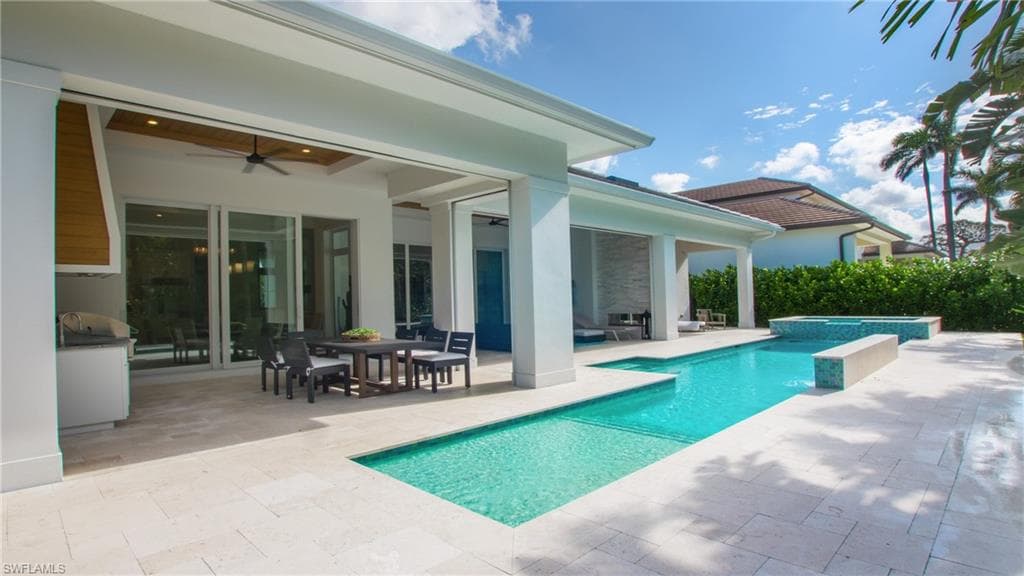 700 Wedge DR NAPLES, FL 34103