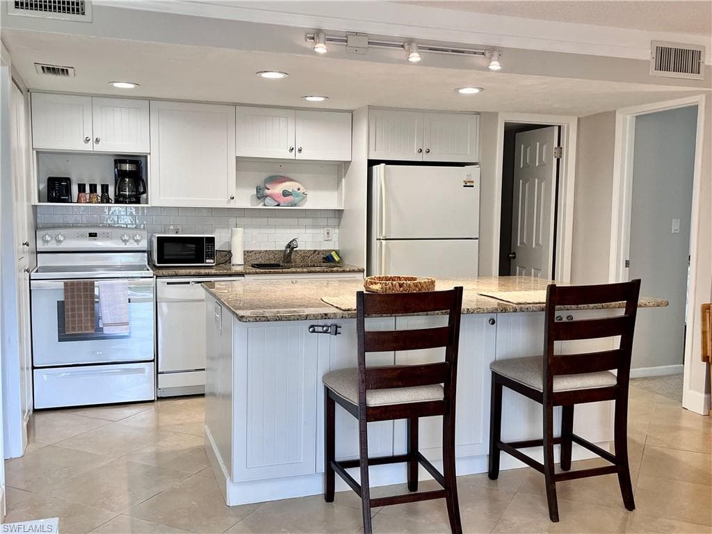 216 Palm DR 5 NAPLES, FL 34112