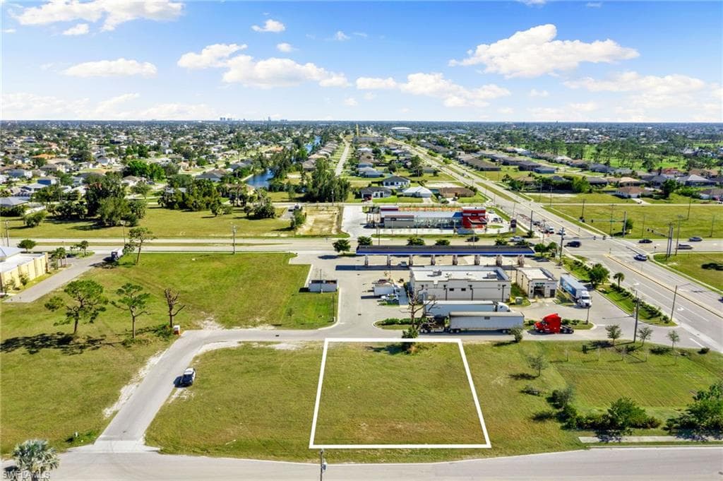 1523 16th CT CAPE CORAL, FL 33991