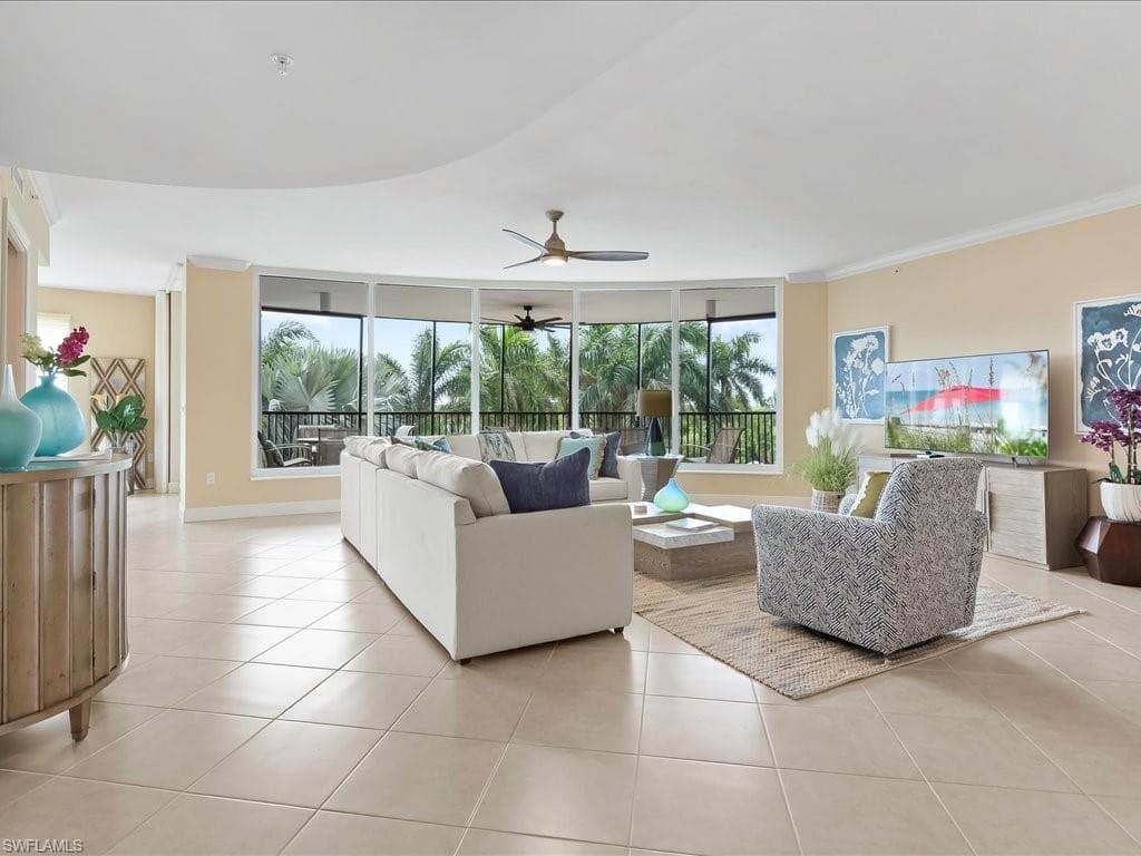 1050 BORGHESE LN 204 NAPLES, FL 34114