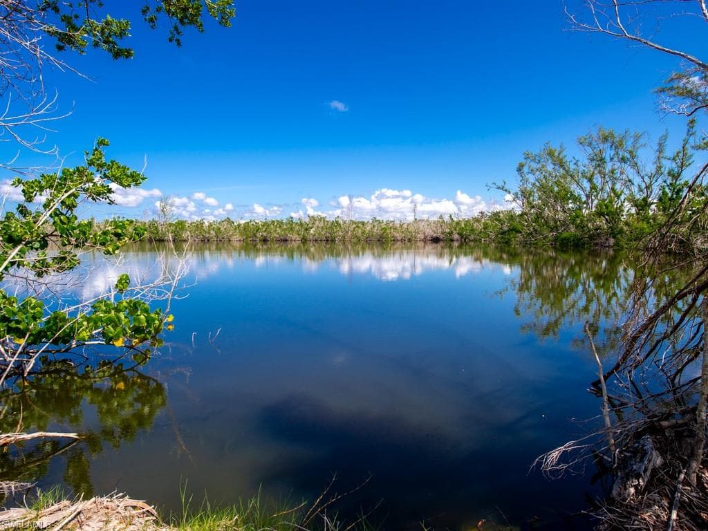1450-1460 Court PL SANIBEL, FL 33957