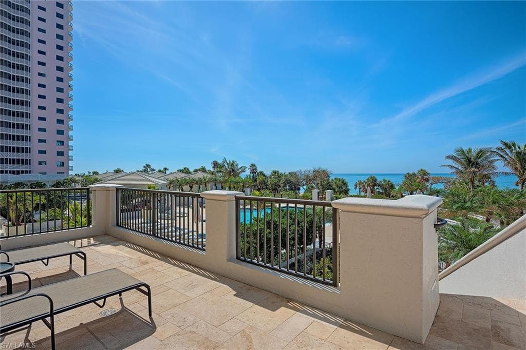 8473 Bay Colony DR 203 NAPLES, FL 34108