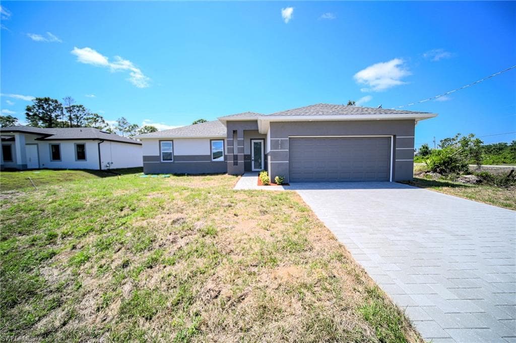 2813 12th ST W LEHIGH ACRES, FL 33971