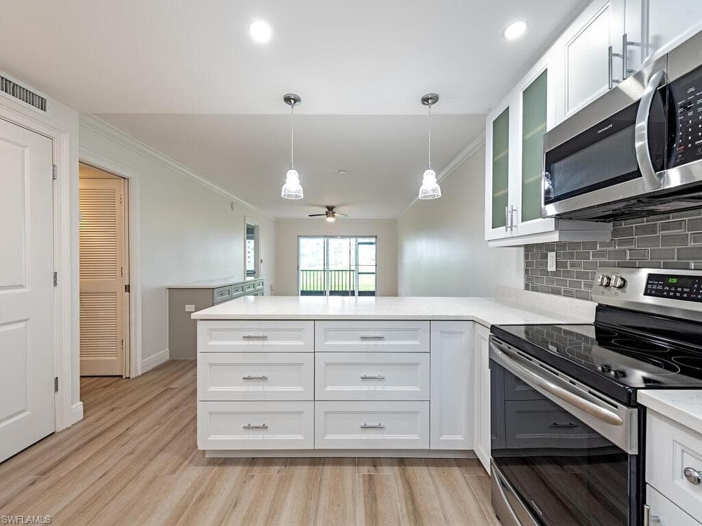 17 High Point CIR N 106 NAPLES, FL 34103