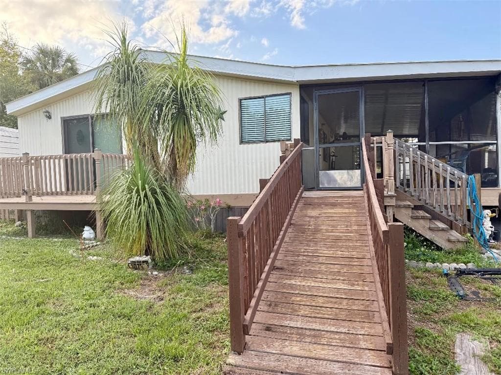 1073 New LN MOORE HAVEN, FL 33471