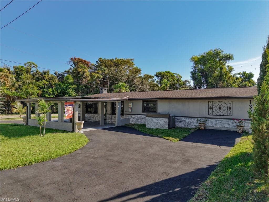1320 Lavin LN NORTH FORT MYERS, FL 33917