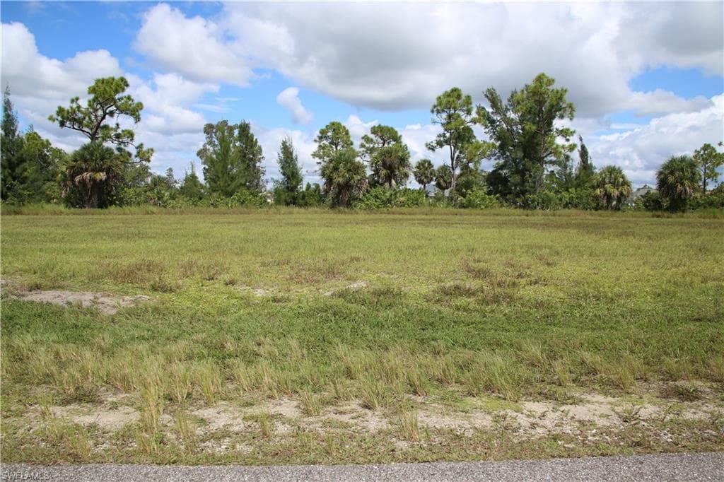 2125 NE 33rd TER CAPE CORAL, FL 33909