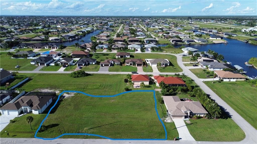 3325 8th TER CAPE CORAL, FL 33993