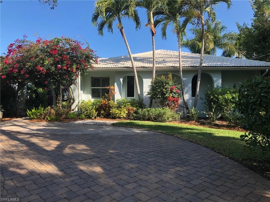 677 18th AVE S NAPLES, FL 34102