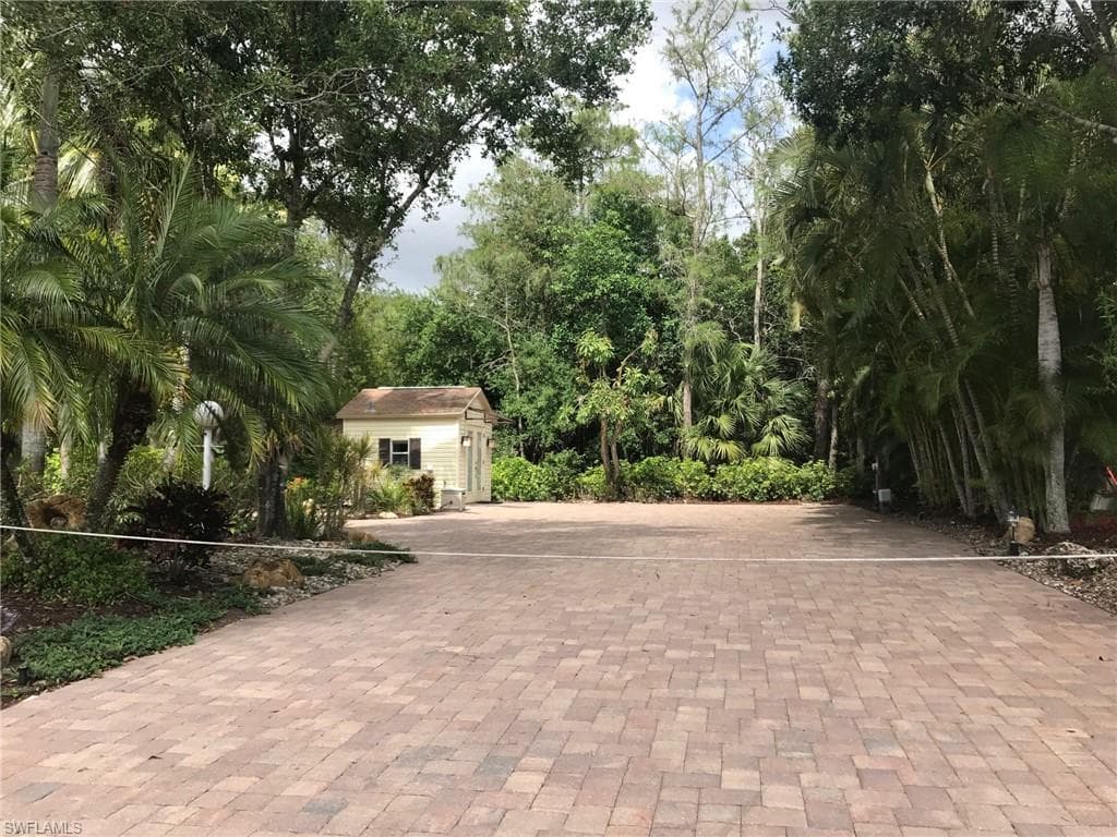 4914 Coach LN NAPLES, FL 34114