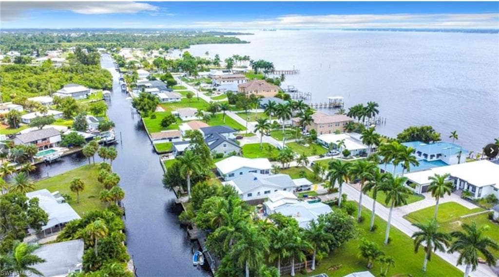 94 E North Shore AVE NORTH FORT MYERS, FL 33917