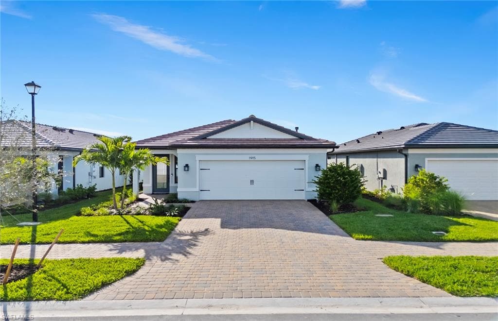 1915 Sierra CT NAPLES, FL 34120