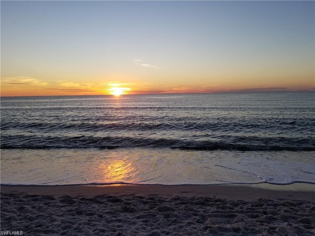 10475 Gulf Shore DR 114 NAPLES, FL 34108