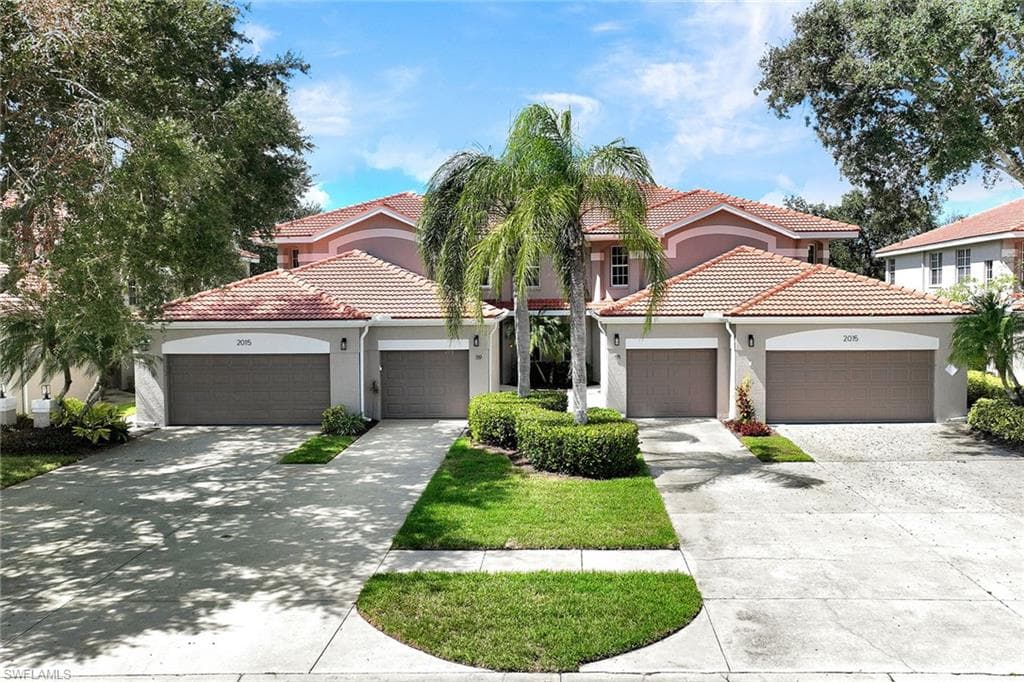 2015 Crestview WAY 17B NAPLES, FL 34119