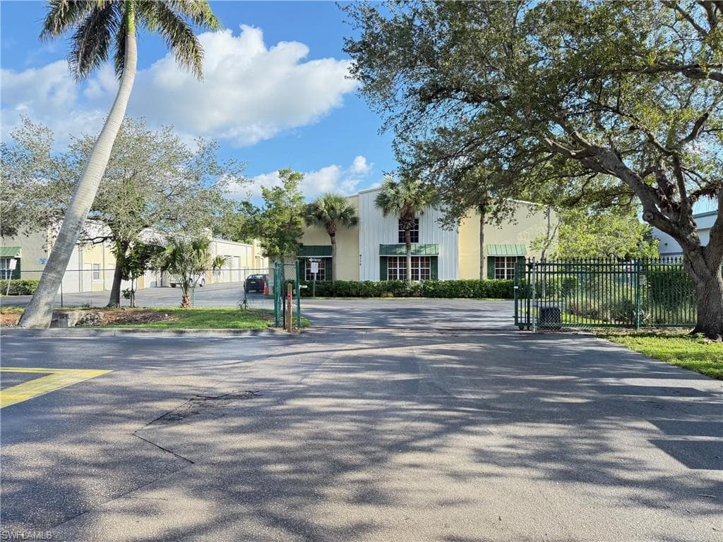 4776 Radio RD 207 NAPLES, FL 34104
