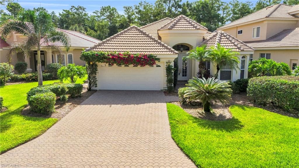 9226 Troon Lakes DR NAPLES, FL 34109