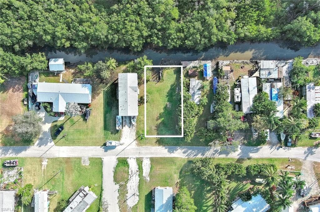 6 Spoonbill AVE EVERGLADES CITY, FL 34139