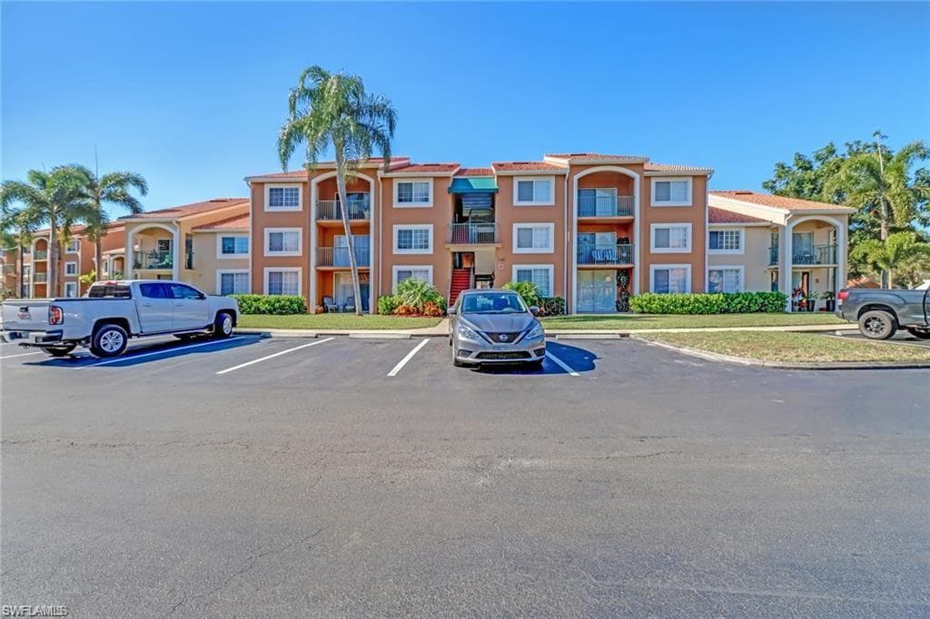 1265 Wildwood Lakes BLVD 207 NAPLES, FL 34104