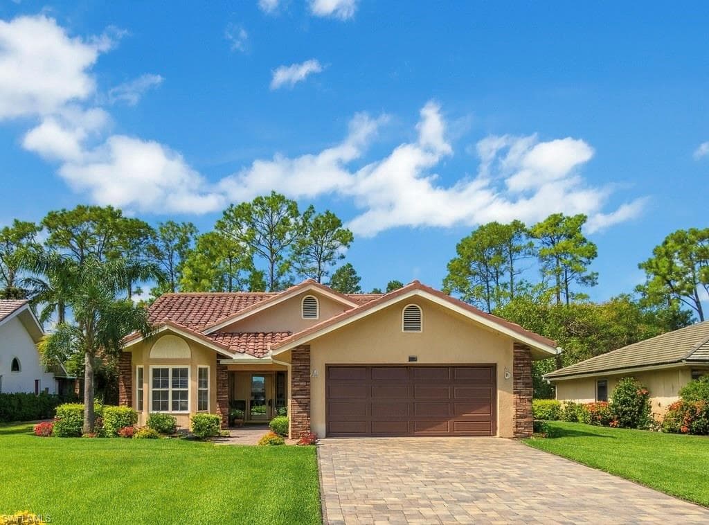 421 Countryside DR NAPLES, FL 34104