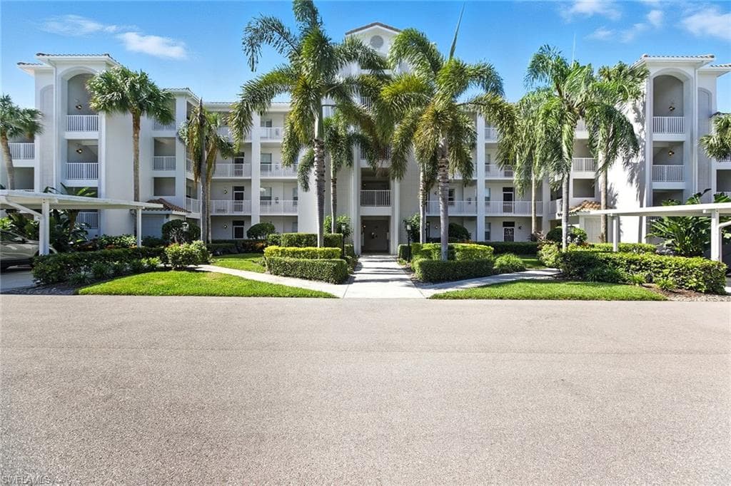 9400 Highland Woods BLVD 5205 BONITA SPRINGS, FL 34135