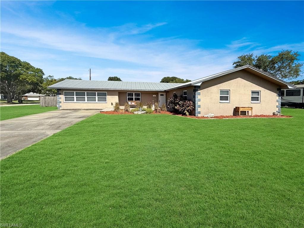 221 De Soto AVE CLEWISTON, FL 33440